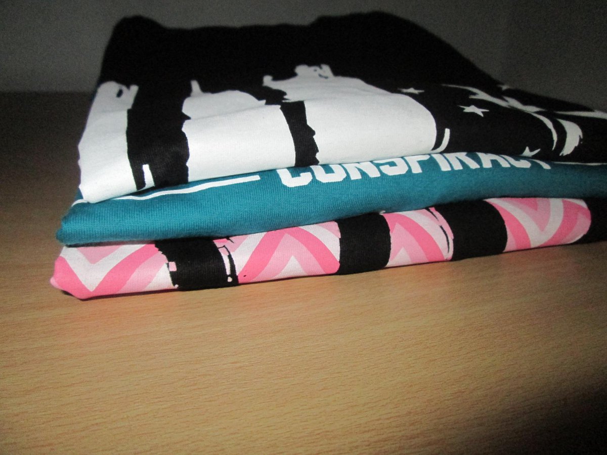 Helloo broh,
END YEAR SALE !
1 t-shirt Hellvetia 80K
2 t-shirt Hellvetia 150K