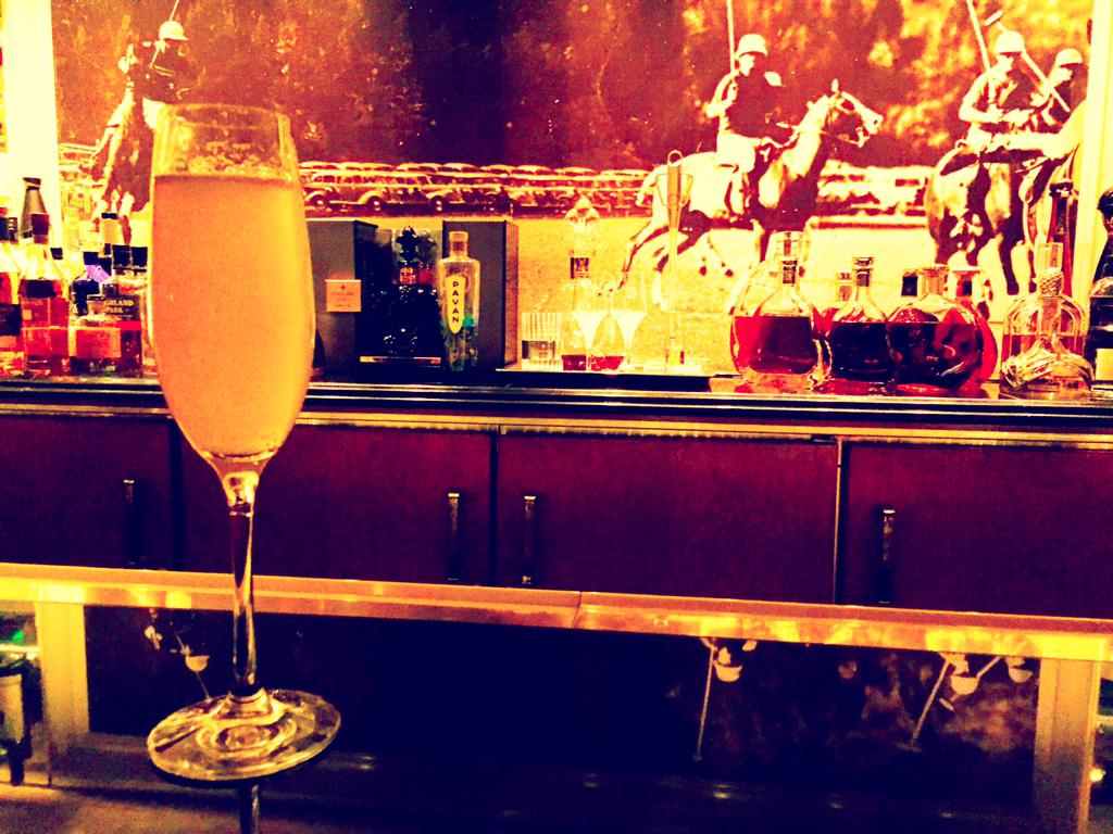 Old Hollywood moment <a href="/BevHillsHotel/">The Beverly Hills Hotel</a> drinking a Norma Jean cocktail. Pavan, sparkling wine, honey and lemon.