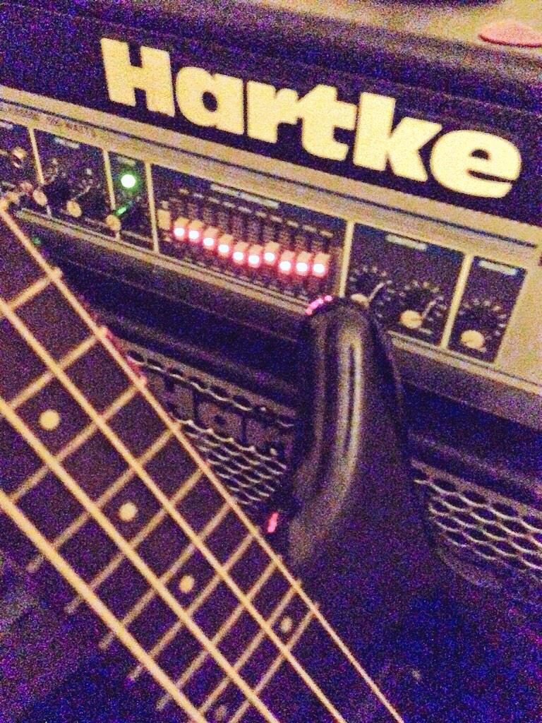 johnnnyLmagnus's tweet image. About to brush up my @IronMaiden bass lines with my @ibanezofficial bass &amp;amp; my @hartke rig. #HyDrive #Soundgear 🇺🇸🇬🇧