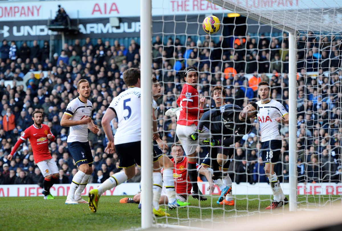 coolnotesix's tweet photo. Goal line technology dipertandingan semalam tidak dihiraukan Jonathan Moss sebagai pengadil. http://t.co/zQXddjzC6J