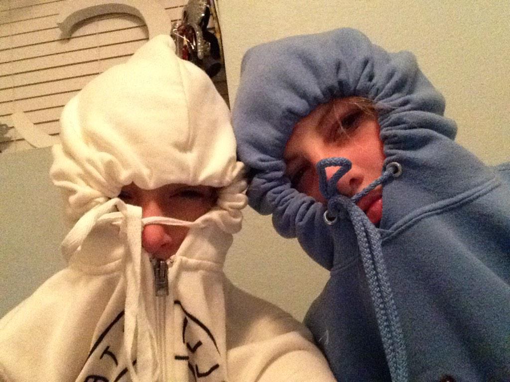 manesssemily's tweet photo. Sweatshirt buddies @kerrischutt http://t.co/DfdOtdcW82