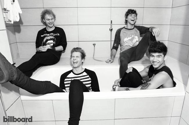 FiveSOSFanpage_'s tweet photo. You are so lovely!😍💜 @Luke5SOS @Michael5SOS @Ashton5SOS @Calum5SOS http://t.co/9kFw79ejgx