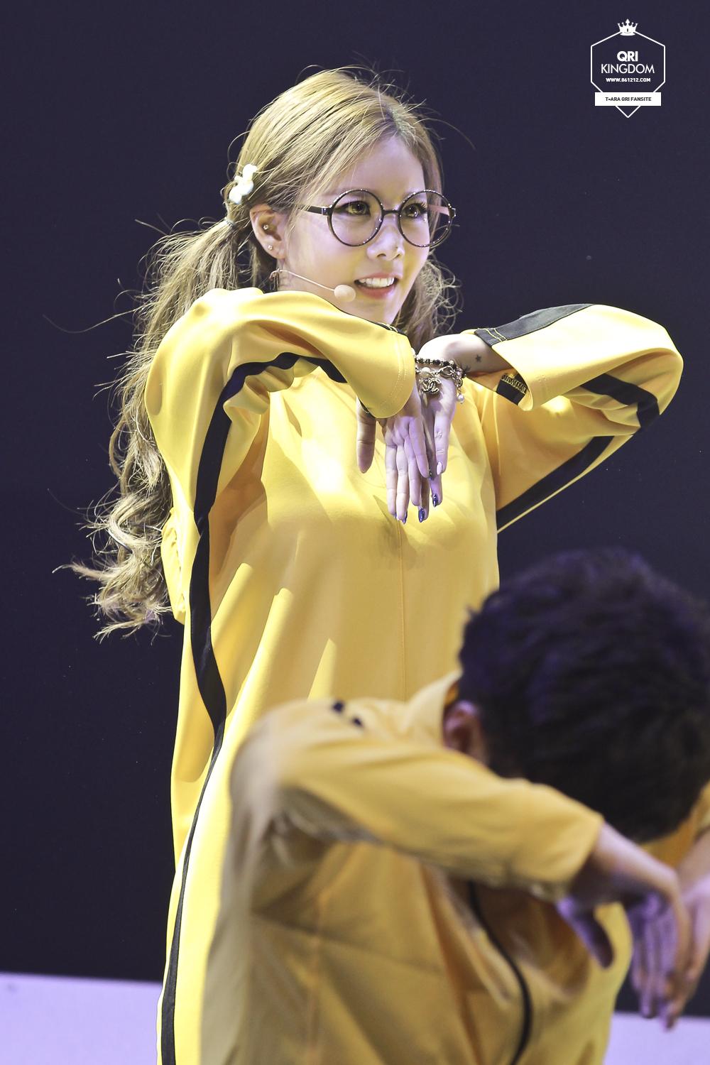 B6Ae1pwCMAEWaUy.jpg:large