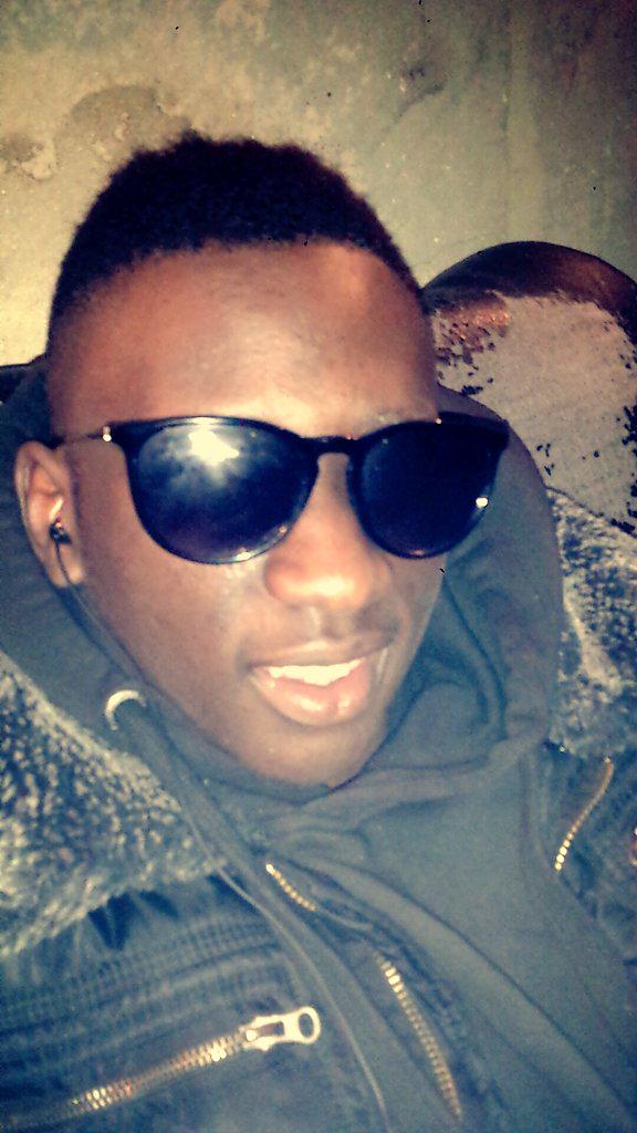 cramsvranse's tweet photo. Si mes ga vendent la mort c'est pas pour le plaisir ,💵💶 http://t.co/LUwEna0KMG
