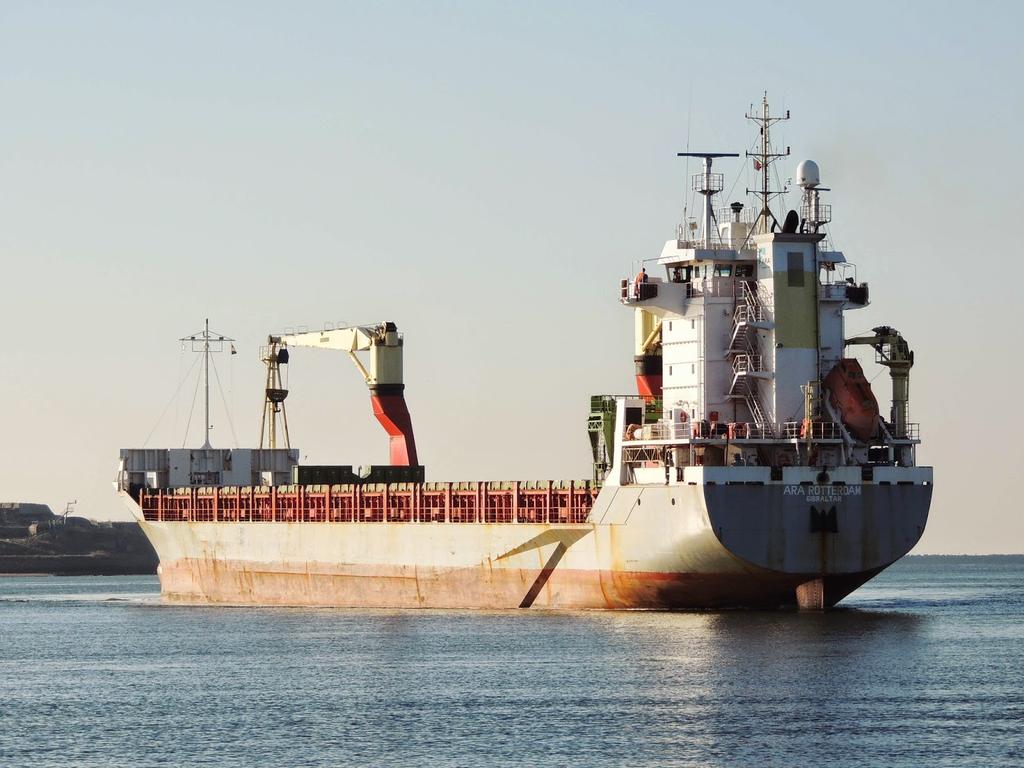 Amports's tweet photo. Goedemorgen! Voor u weer een aanvoer verse beelden uit de havenregio via @scheepvaartnews!
@zeehaven @HavenAmsterdam http://t.co/lOXPmSDTr3