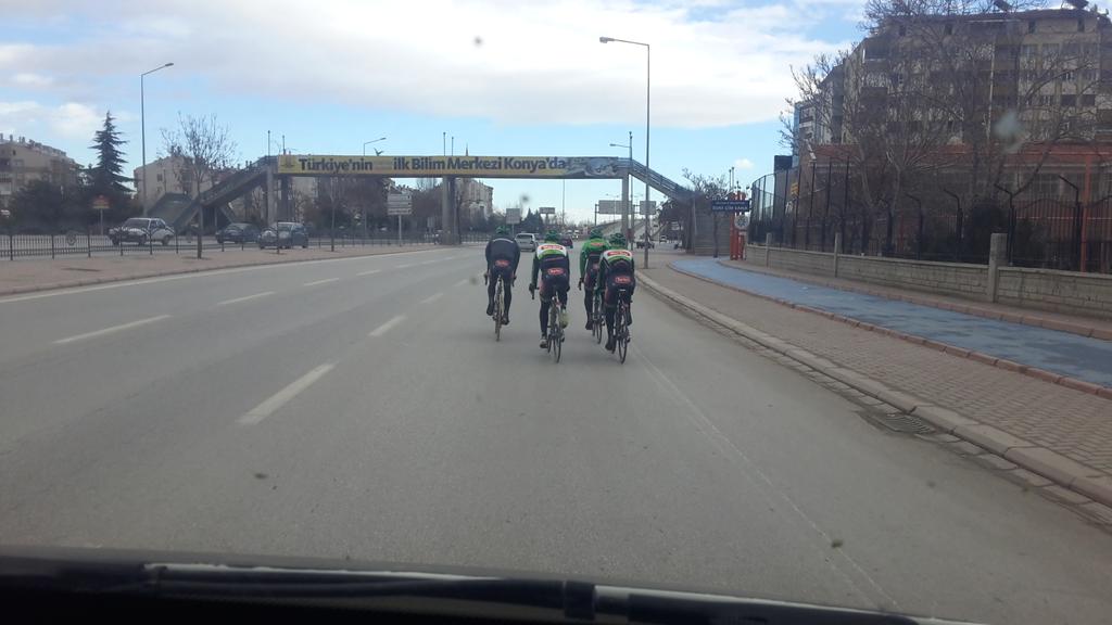 sertan4250's tweet photo. #Hava #çok #rüzgar #Ankara yolu http://t.co/wyfCPK9Dgd