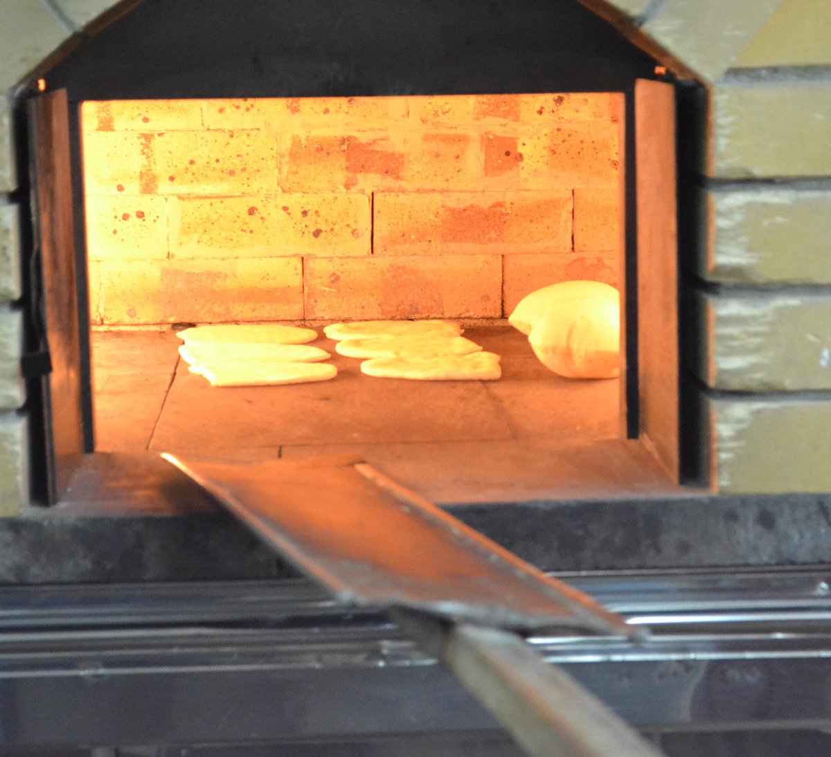 flamenbakeuae's tweet photo. We make our bread fresh everyday! We use Pita Bread for our Arabic Shawarma.
#FlameNBake #Fresh #Shawarma #Pita http://t.co/1tIWQGwOTj