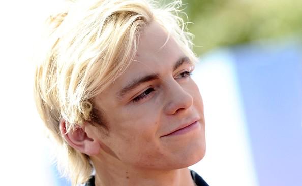 Happy 19th birthday to ross lynch 