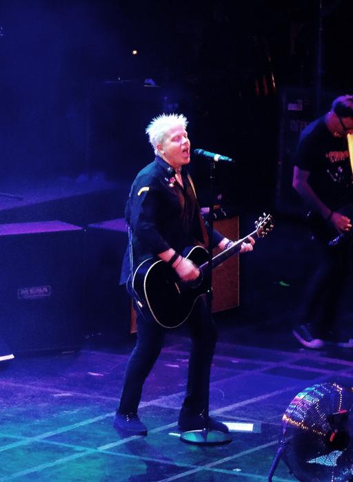 Happy Birthday Dexter Holland! genio de la vidaaaa! 