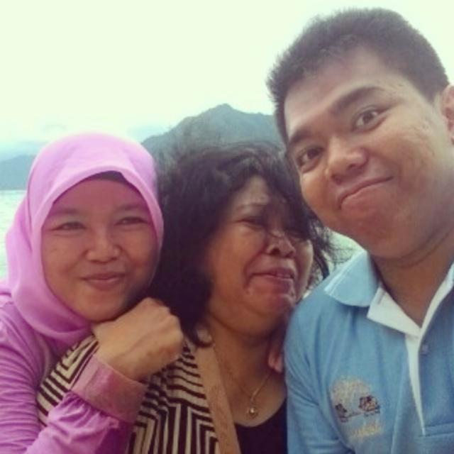 Bunga100197's tweet photo. Liburan bareng keluarga http://t.co/NtyEL3K00t