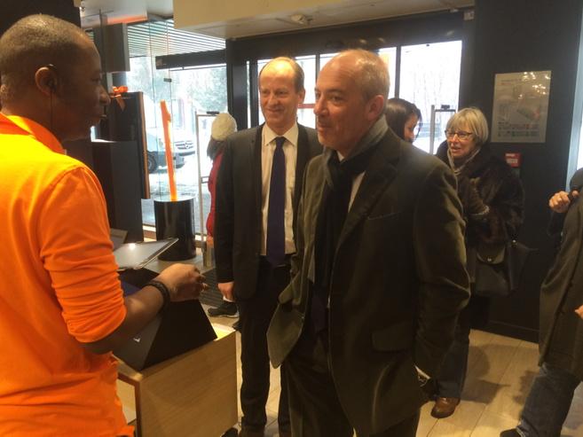 Accueil chaleureux à la Boutique <a href="/Orange/">Orange</a> de #Strasbourg pour une visite de <a href="/srichard/">Stéphane Richard</a> avec@YA_Leroux