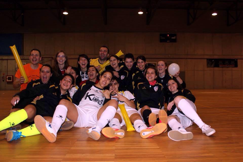 LeidyJMarin87's tweet photo. #TorneoDeNavidad2014 @MartitaRS8 @Vanesaeu @fats_6 @krissvb3 http://t.co/m7DoDHocJL