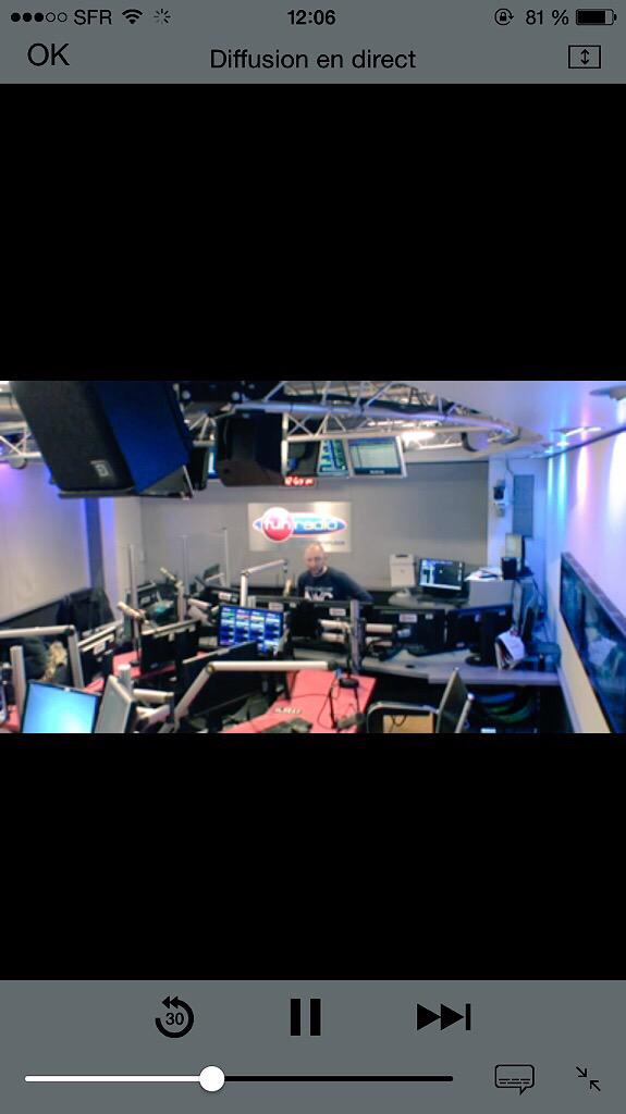 FredericDeneux's tweet photo. NOUVEAU ! J'viens de brancher le live video du studio directement sur votre application gratuite @funradio_fr ! http://t.co/wMGPmSBnRT