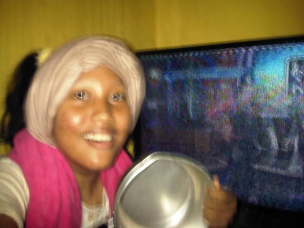 RimaNuryanti's tweet photo. Si si neti beli anting net memang penting @KuisNETMiliuner @netmediatama #NETMILIUNER_1 #NETMILIUNER gambar goyang http://t.co/LM3Fty5FvB