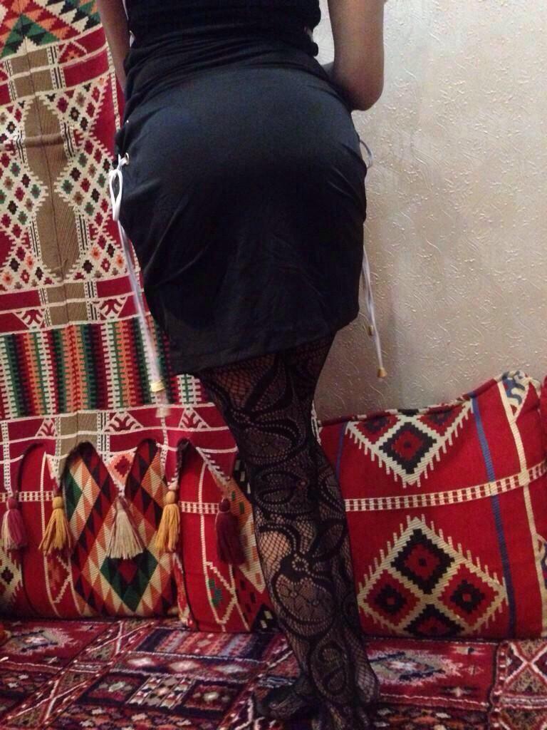 مساء الخير بنت خالتي تقول شرايكم بطيزي ينفع لسكس رتويت للي يشتهيه