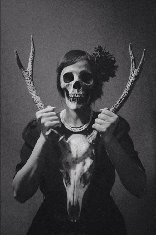 Robertacru27's tweet photo. #darkness #black #skull #die http://t.co/4yUmXQIpvx