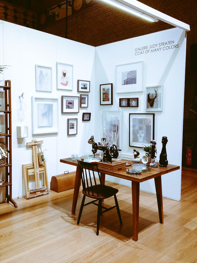 Beleef de voorlaatste dag @ArtInRedlight10 ! Nieuw concept Galerie Judy Straten en Coat Of Many Colors spraakmakend