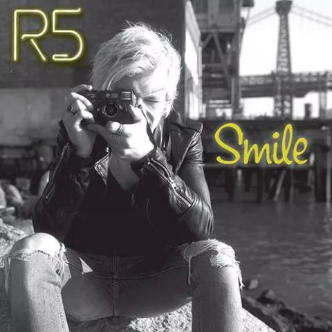 Today\s Ross Lynch\a bday! He\s 19! The Sweetests wish him Happy Birthday! 
Congratulations  