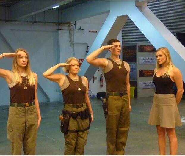 aFrenchWalker's tweet photo. Thank you @The_SneakyZebra for my 2014 best remember 😙 @kateesackhoff #WLFCC http://t.co/ujAwIlOz8k