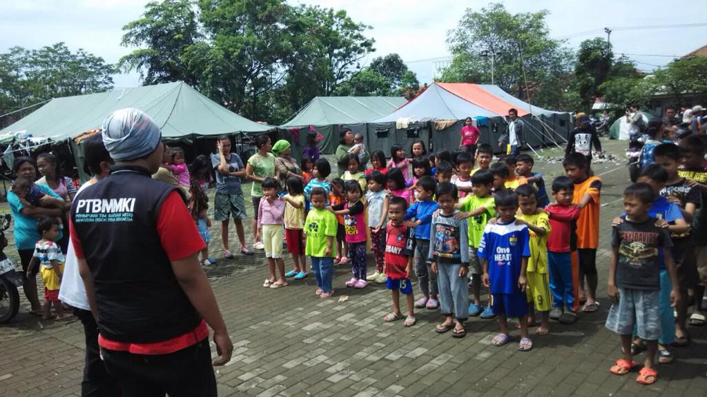 BCCF_bdg's tweet photo. Kondisi Desa Parung Halang, Banjaran, hari ini #SolidarityBDG @kartaBDG @LRCBbandung @PRBJabar http://t.co/GaenKfpSS9