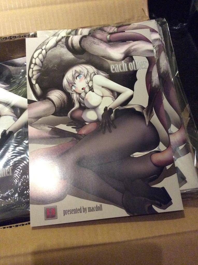 明日はケ15bにいます!新刊はヲ級ちゃんのA4フルカラー本です!チラッチラッ😳 