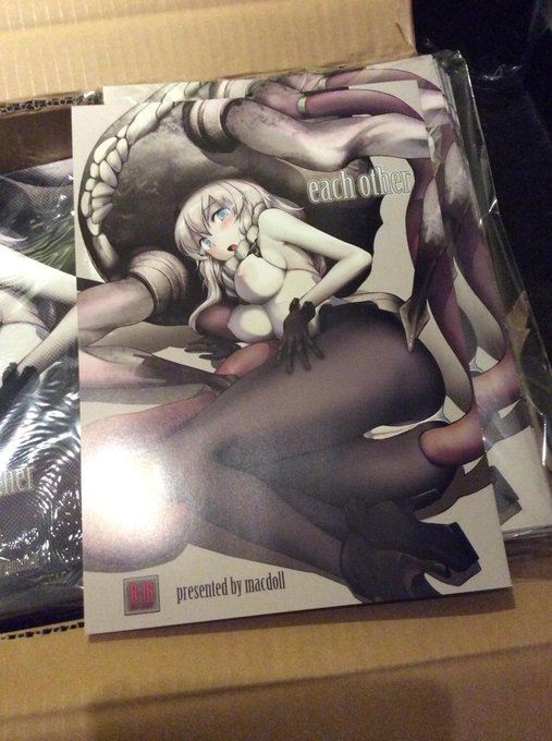 明日はケ15bにいます!新刊はヲ級ちゃんのA4フルカラー本です!チラッチラッ😳 