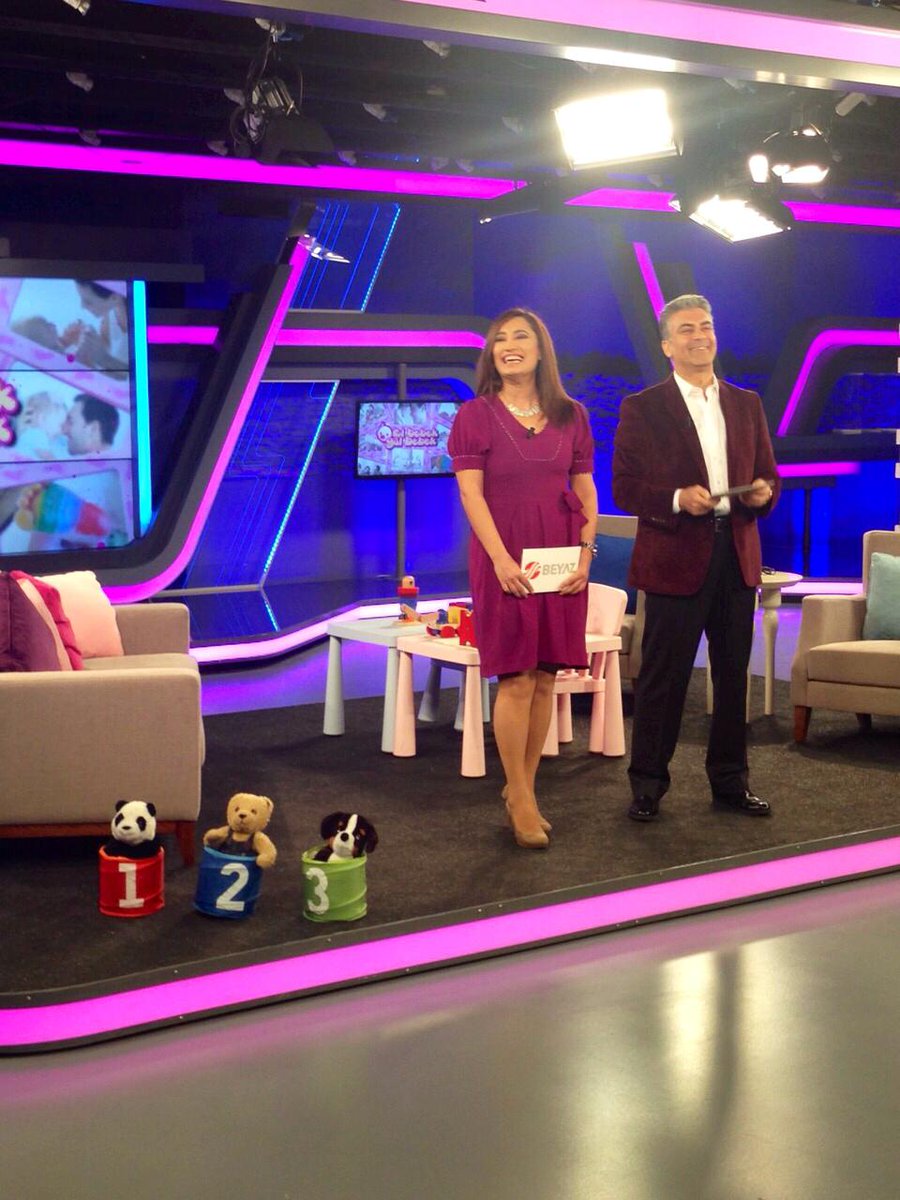 Gülelim; mutluluk, neşe yayalım ki farkımız belli olsun. Canlı yayına sn.ler kala riskli kahkahalar 4,3,2,1 içerdeyiz