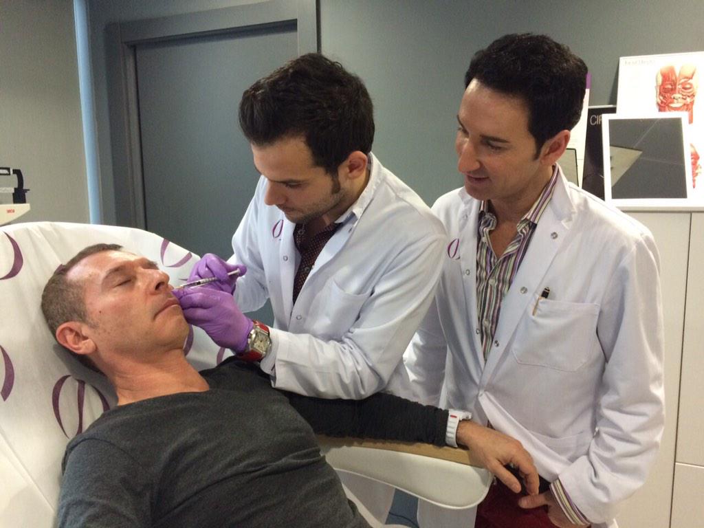 SMeifren's tweet photo. Visita médica @Dr_OscarJunco @fabiovieira encantado http://t.co/fGdMJxQoAu http://t.co/YlmXRrT6za