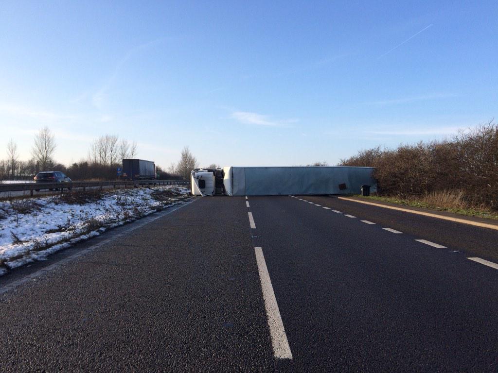 LincsPoliceOps's tweet photo. Overturned Hgv on the a1 South at Foston - please avoid the area as the road is now closed. http://t.co/gUMZp0ObLM