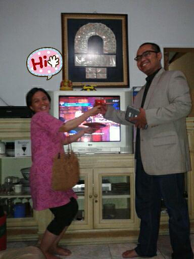 ranti0512's tweet photo. @netmediatama #NETMILIUNER_3 clue "I" co-host nya juga ada disini mo minum teh asssoyy geboy buatan teh maya http://t.co/a0fPAoXtGz