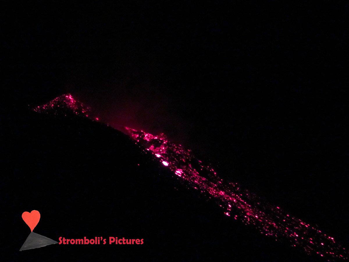 PhotoStromboli's tweet image. #Lapilli dopo una #esplosione dello #Stromboli.