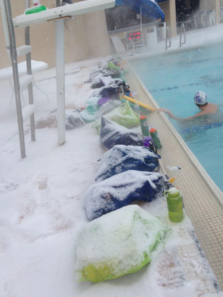 CACswimming's tweet photo. 14 degrees. Snowing. #nolimits #challenge2014 @swimswamnews
Swimmers of 12/28 workouts @kflatt1 @Nick_Tinucci &amp; Lina! http://t.co/Rv7uCU7CcC