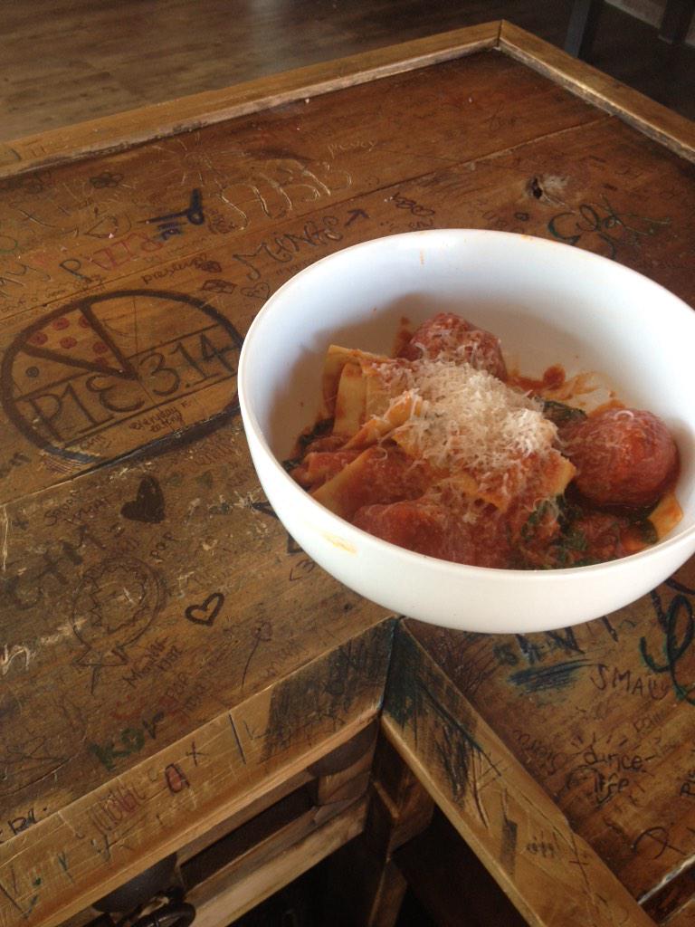 MrNicHawk's tweet photo. On that Spaghetti and Meatball GAME LOL #TodayForLunch http://t.co/GW3H6KP4qq