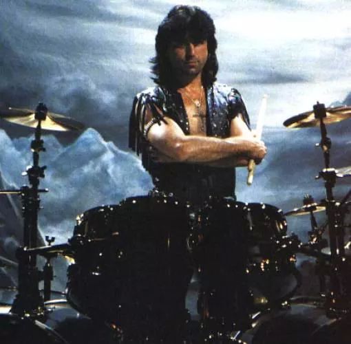 Happy birthday, Cozy Powell, I miss you
R.I.P. 
