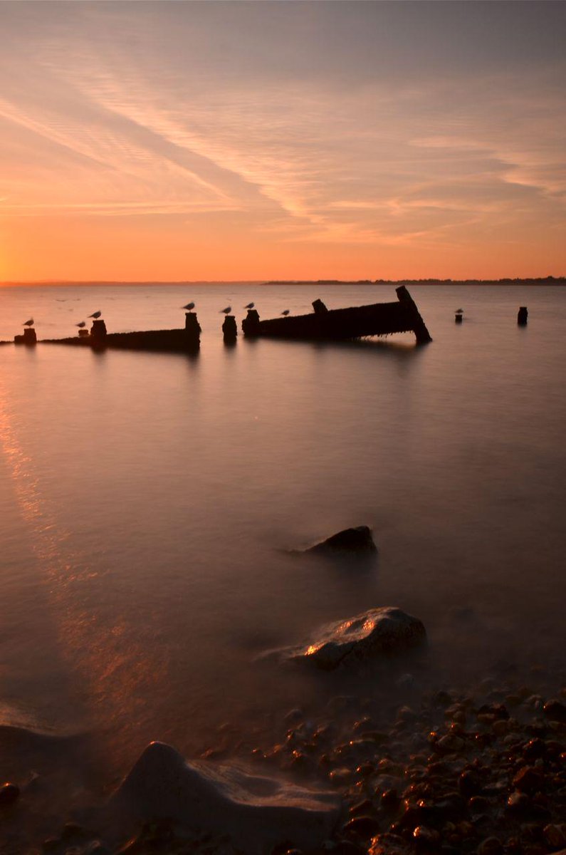Southsea dusk today, looking towards Gilkicker point <a href="/lovesouthseaxx/">Old Love Southsea!</a> <a href="/strongislanduk/">Strong Island Co</a> @portsmouthinfo