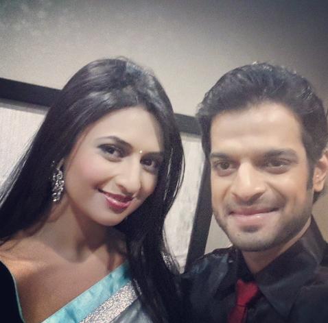 ShivalikaTina's tweet photo. Wat a New year's Gft...i hav nevr had a gft lyk dis #DivanSelfie...falling in luv again...#luvkp #luvdt #luvishra http://t.co/BYHDUVIKJE