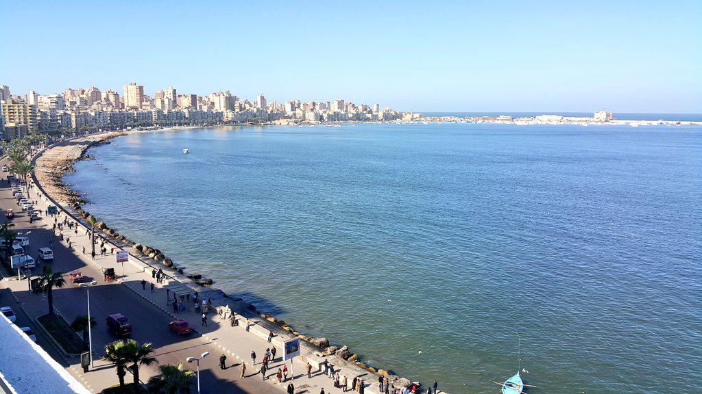 mkawy's tweet photo. View from this morning ... Windsor Palace terrace with amazing service and coffee :) http://t.co/HNfREKuQBx