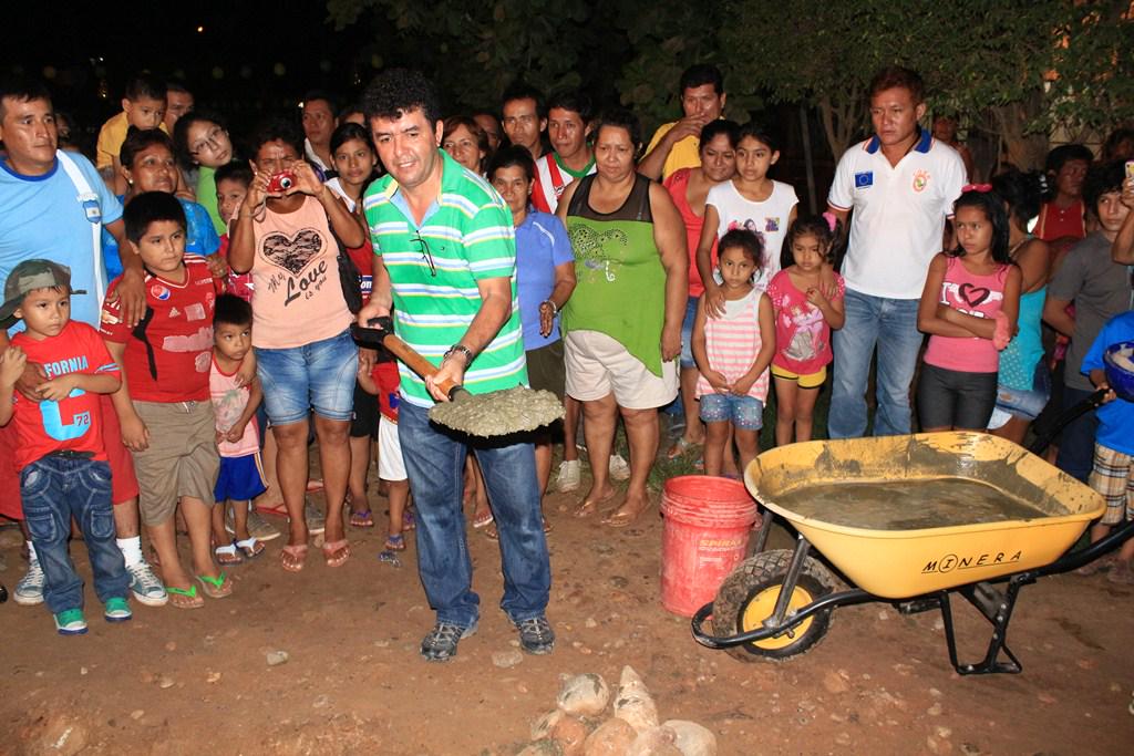 Regionucayali's tweet photo. Se inició una nueva obra en el Jr. Revolución, Jr. Panamá y Jr. Perú http://t.co/uQgc693lUK