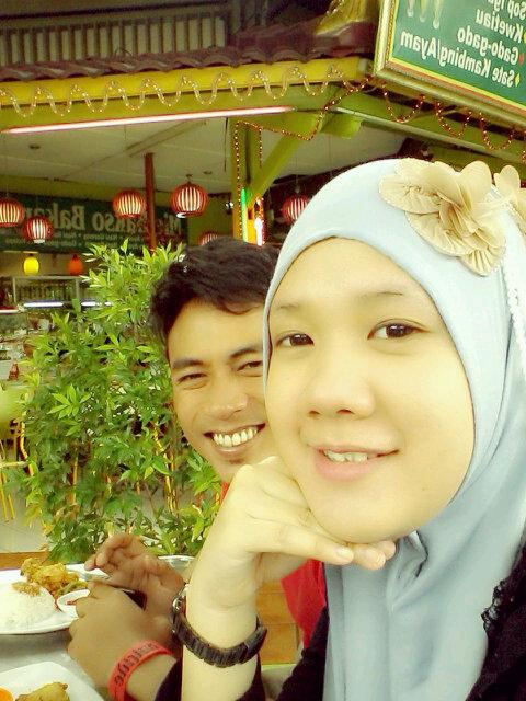 aDe_dY's tweet photo. Senyum'an mu membawa getaran-getaran cinta #asekkk @MuhaMMad_ierfAN http://t.co/skCyTk7rD4