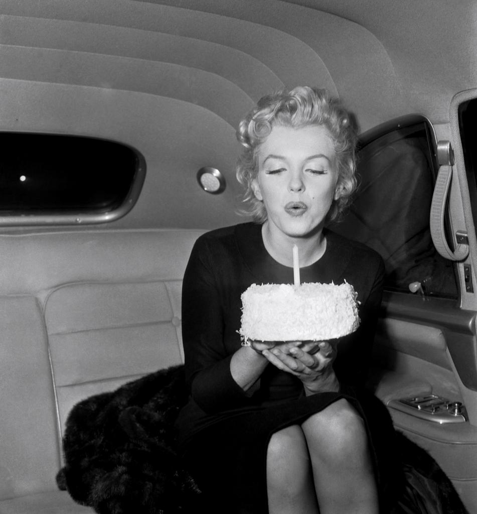 A welcome departure from my usual Monday morning routine - wishing a Happy Birthday :) 