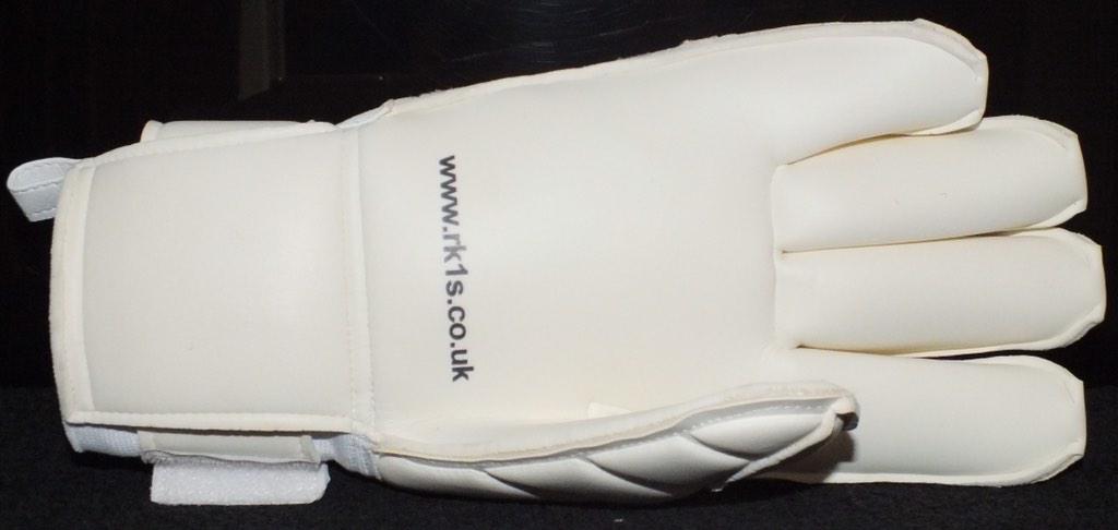 RK1s's tweet photo. COMPETITION TIME: If we get 50 RT's by midnight we will give away 1 pair of Fingertips/ 4pairs of half priced gloves. http://t.co/UhJWMIvzpV