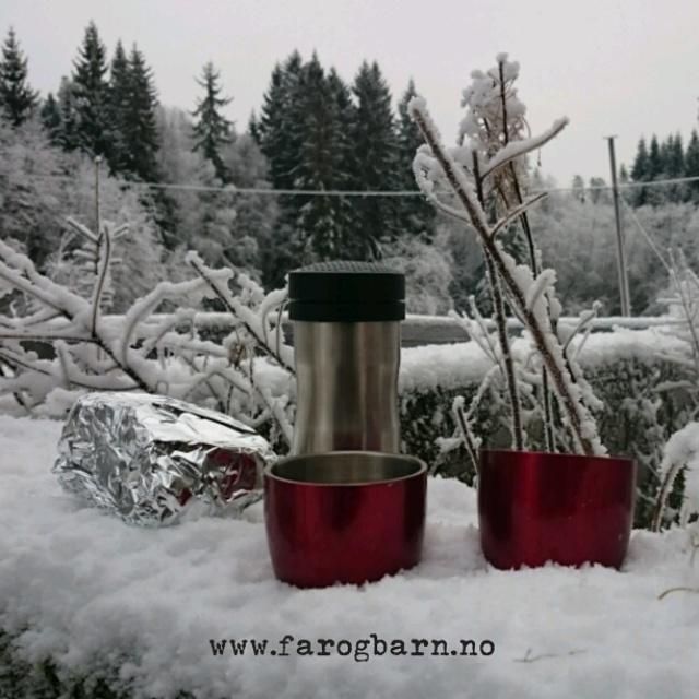 fredodegard's tweet photo. Barn elsker å dra på tur i skogen med kakao og niste. #farogbarn #tur #familietid http://t.co/GEsC3c8PJi http://t.co/W2thyxqyxg