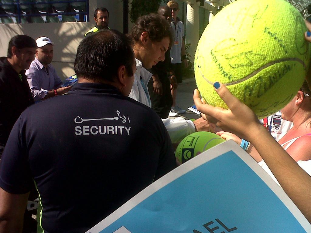 iMukha_'s tweet photo. في مثل هذا اليوم 29 ديسمبر 2013 رافا #نادال وقع لي مو مرة إلا مرتين ❤😍😭🎾💯 http://t.co/8RZtSStuFy