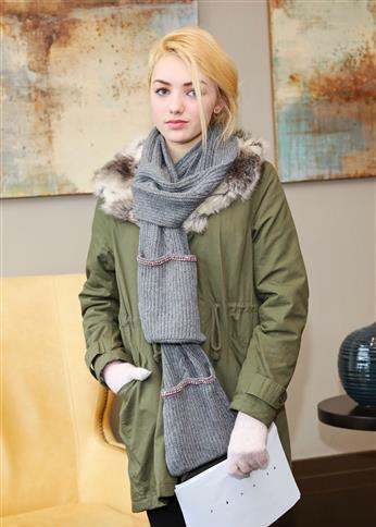ipeypeylist's tweet photo. @PeytonList 
Happy New Year celebrations, baby 🎅💝 http://t.co/kVRxIfVvyv