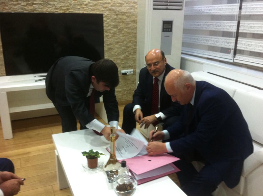 Genel Başkanımız <a href="/MrselTURBAY/">Mürsel TURBAY</a> Bitlis İl Özel idarede SDS imzaladı hayırlı olsun. @bembirsengnl <a href="/NazmiOLCAY/">olcay tiryakioğlu</a>