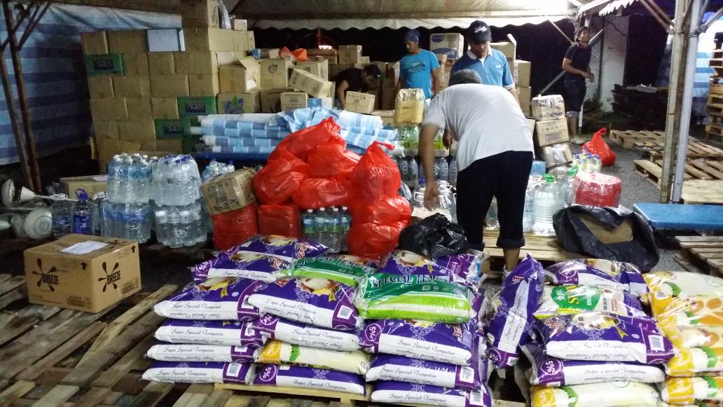 تويتر Haji Zainal Remisier على تويتر Pusat Pengumpulan Bantuan Banjir Di Pusat Komuniti Bukit Damansara Volunteers Welcome Banyak Barang Akan Sampai Http T Co Vbss0zncas