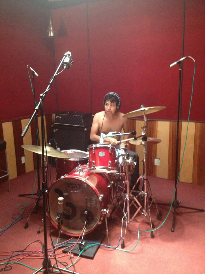 JaboBautista's tweet photo. Simplemente mi 2da casa @BulevardRecords  un fuerte abrazo y mi infinita gratitud a todo el equipo de Bulevearianos http://t.co/GPSBSptcxC