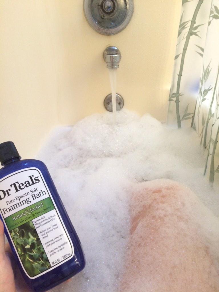 dakota_dixson's tweet photo. No such thing as "too many" bubbles (excuse my man thighs) #bubblelyfe #relaxation http://t.co/VIlB6nyj02