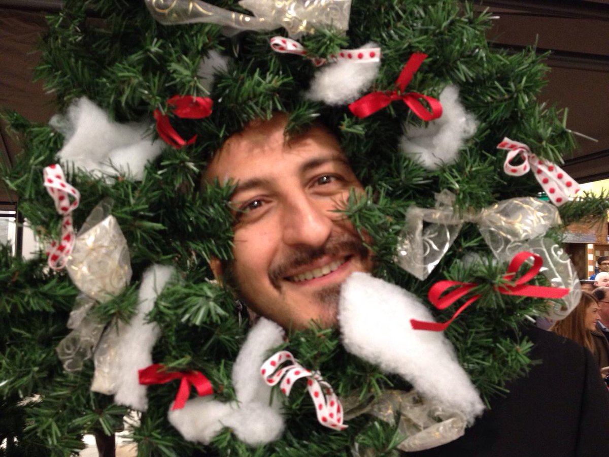 redazioneiene's tweet photo. #BuoneFeste da #leiene http://t.co/oQMa62MhC1 http://t.co/Mo30vpdH47