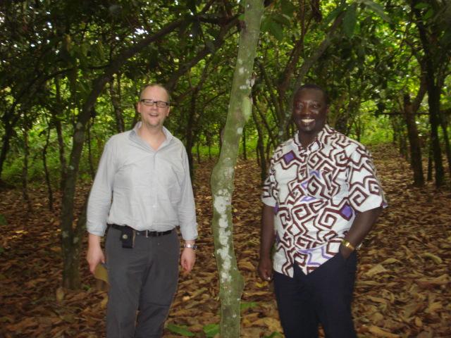 eoafoakwa's tweet photo. Prof. Koen Dewettinck first visit to Ghana. 
Visited the Cocoa Research Institute of Ghana(CRIG) and many cocoa farms http://t.co/zi1wgTrTmi